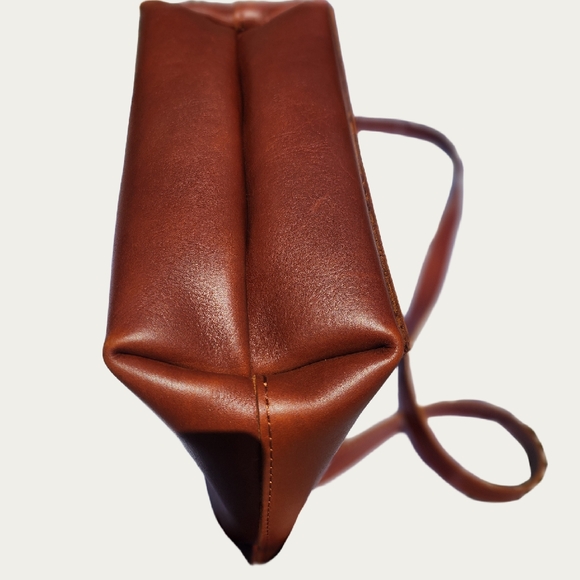 Portland Leather Brown Tote Bag with Minimalist Design - Picture 9 of 15